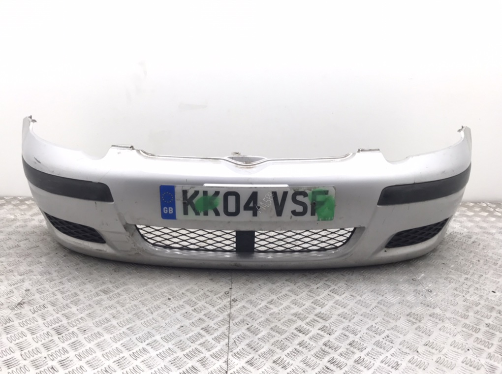 Бампер передний для Toyota Yaris, 2004 г. 1.0 i бензин б/у