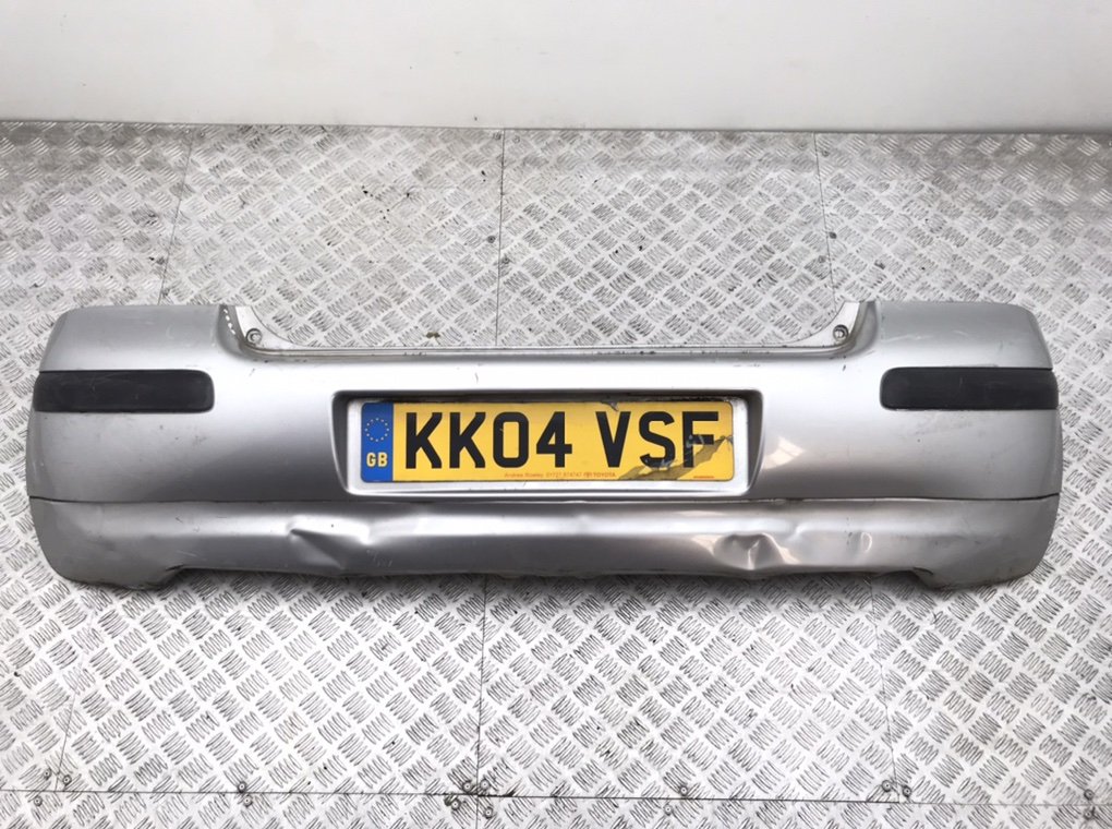 Бампер задний для Toyota Yaris, 2004 г. 1.0 i бензин б/у