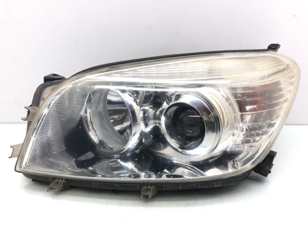 Фара левая для Toyota RAV4, 2008 г. 2.2 TD дизель б/у