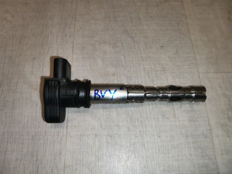 Катушка зажигания Volkswagen Passat B6 2007 BVY 2.0 FSI 06F905115F контрактная