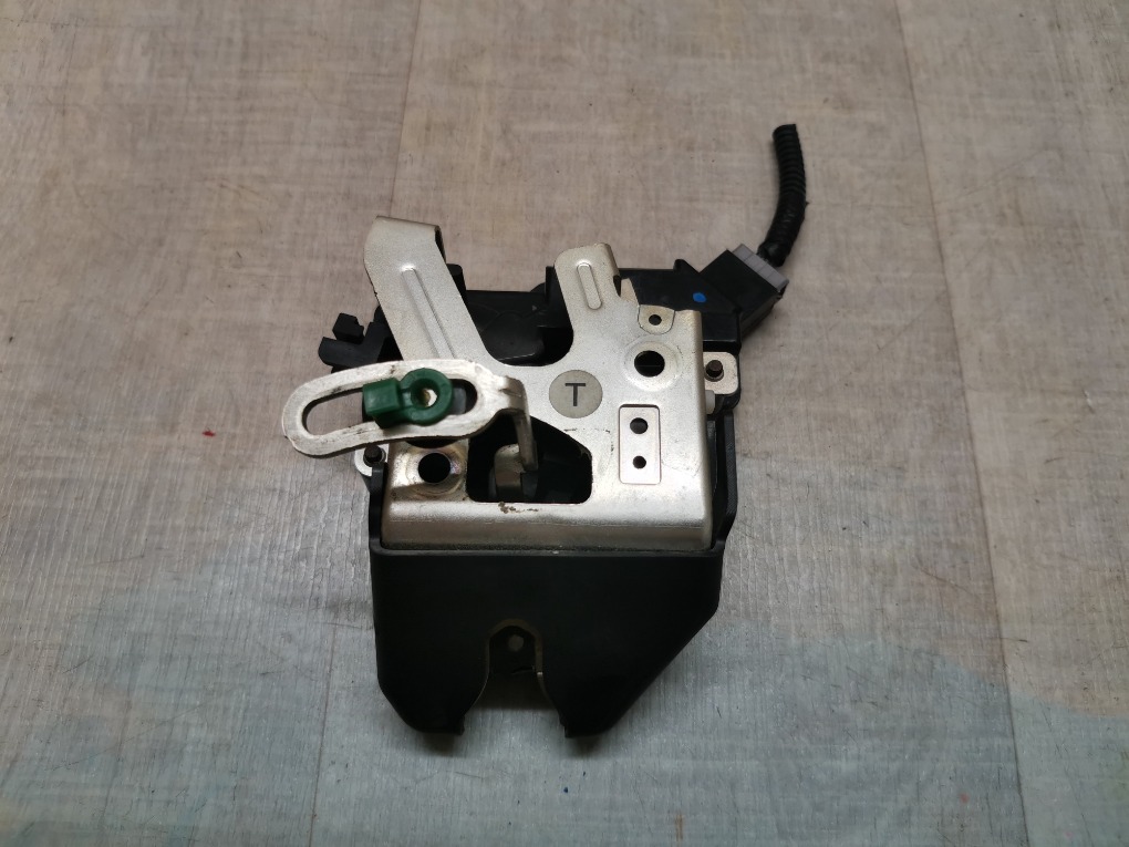 Замок багажника Civic 4D