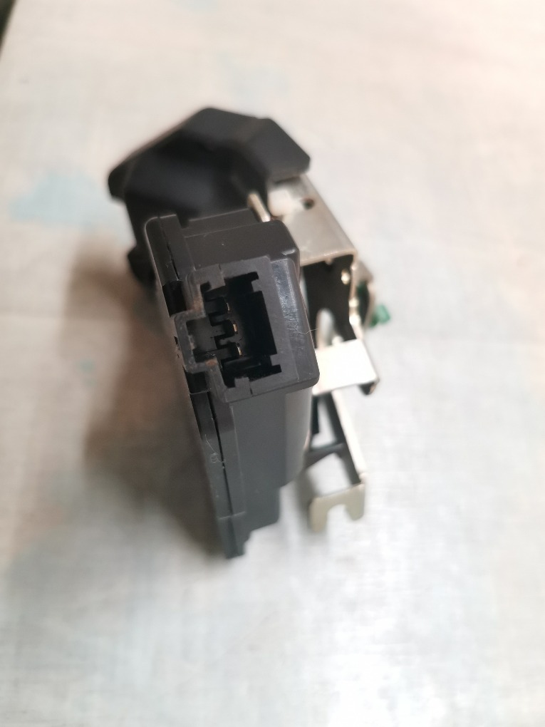 Замок багажника Civic 4D