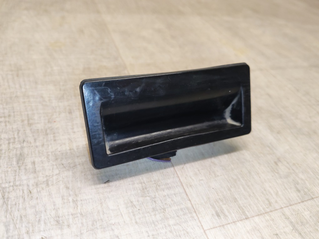 Кнопка открывания багажника Jetta 6