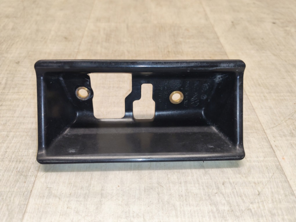 Кронштейн Volkswagen Jetta 6 5C6827229A контрактная