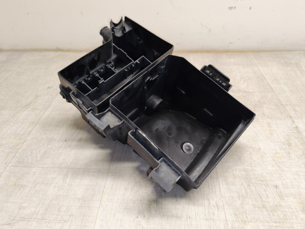 Корпус блока предохранителей Nissan Qashqai J10 HR16DE