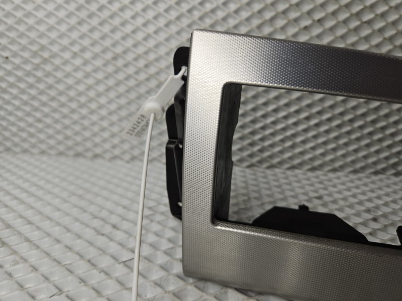 Дефлектор воздушный передний правый XF 2014 X250 306DT