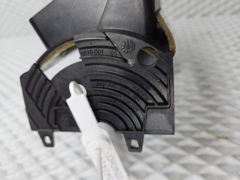 Дефлектор воздушный передний правый XF 2014 X250 306DT