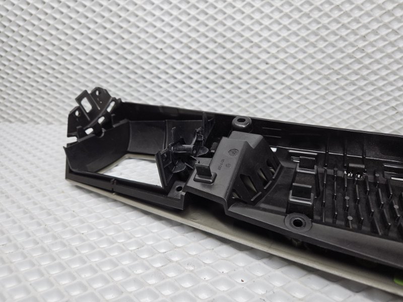 Накладка на торпедо передняя левая XF 2014 X250 306DT