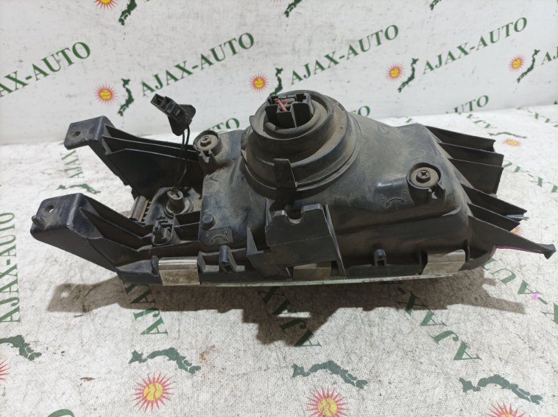 Фара правая CAPELLA GV8W