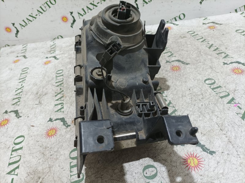 Фара правая CAPELLA GV8W