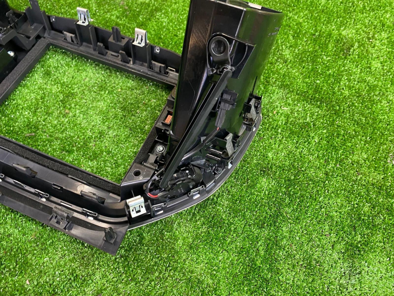 Консоль магнитолы GHIBLI 2013-2018 M157 V6 2WD 410HP