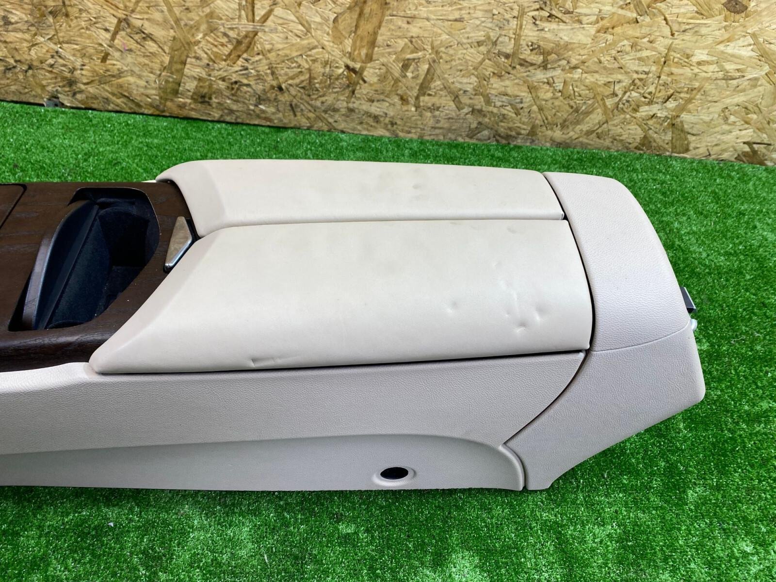 Бардачок между сиденьями GHIBLI 2013-2018 M157 V6 2WD 410HP