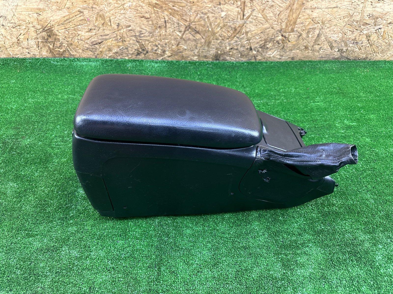 Бардачок между сиденьями TOYOTA MARK 2 2001 JZX110 1JZ-GTE 5881022820C0 контрактная