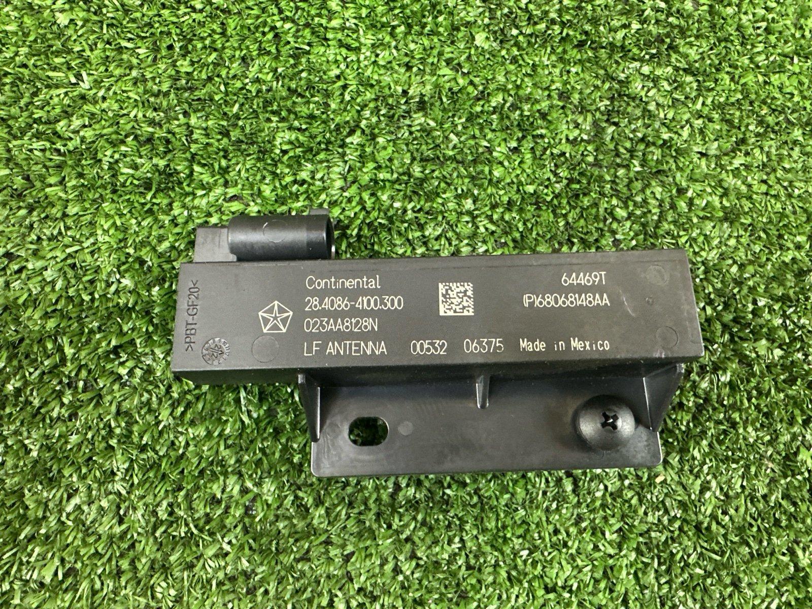 Антенна JEEP Wrangler Sahara 2023 JL 3BA-JL20L 68068148AA контрактная