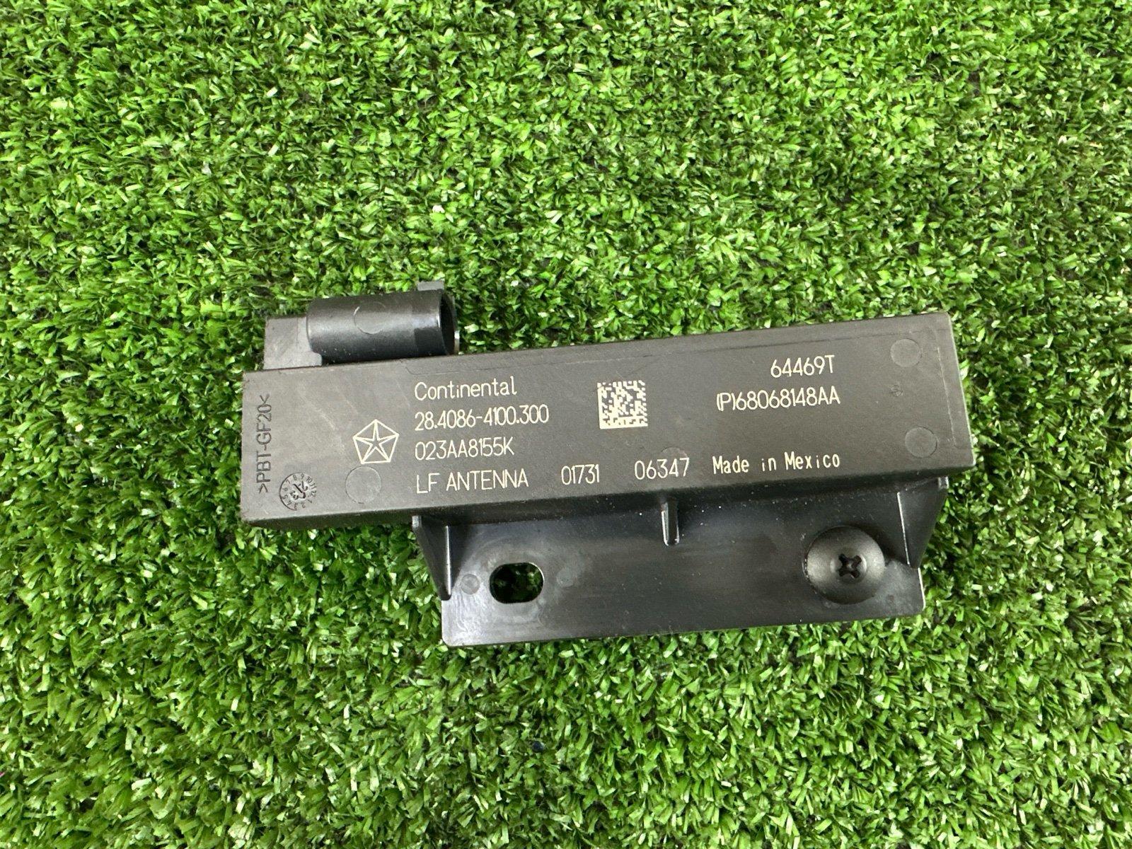 Антенна JEEP Wrangler Sahara 2023 JL 3BA-JL20L 68068148aa контрактная