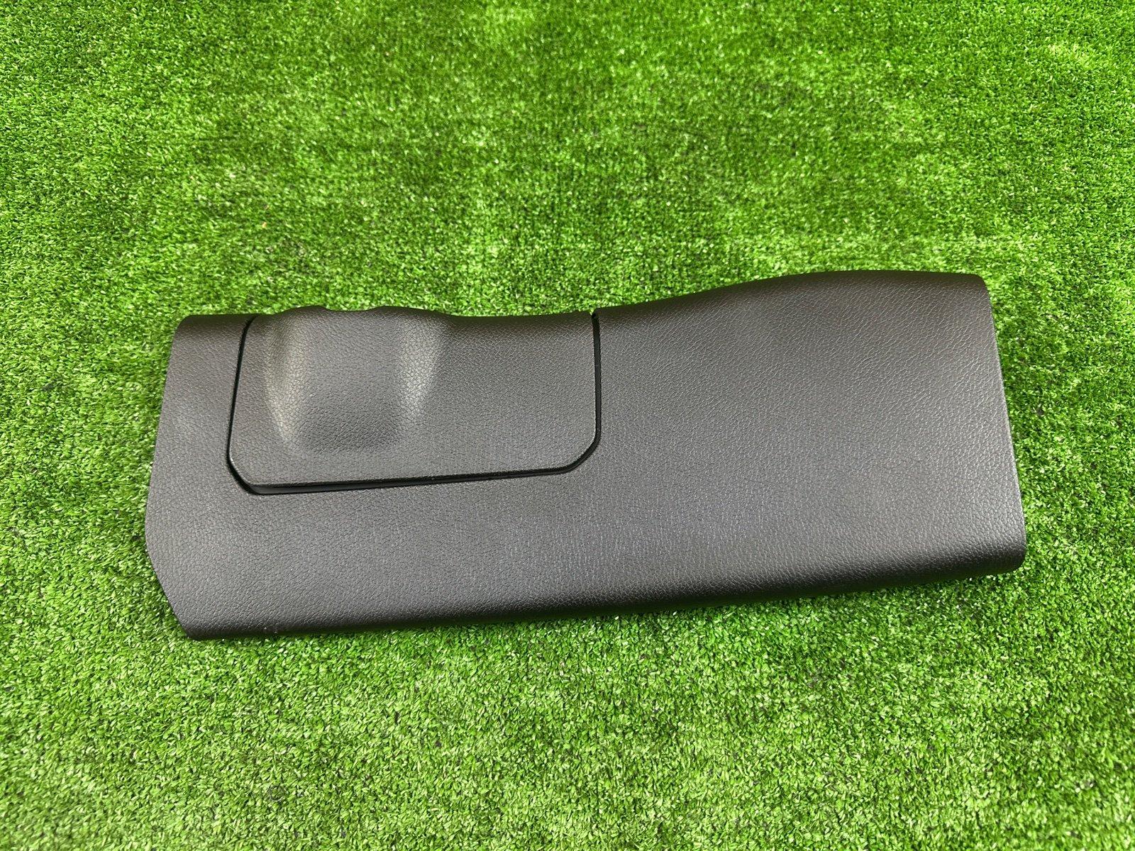 Обшивка салона левая JEEP Wrangler Sahara 2023 JL 3BA-JL20L 6EN01TX7AC контрактная
