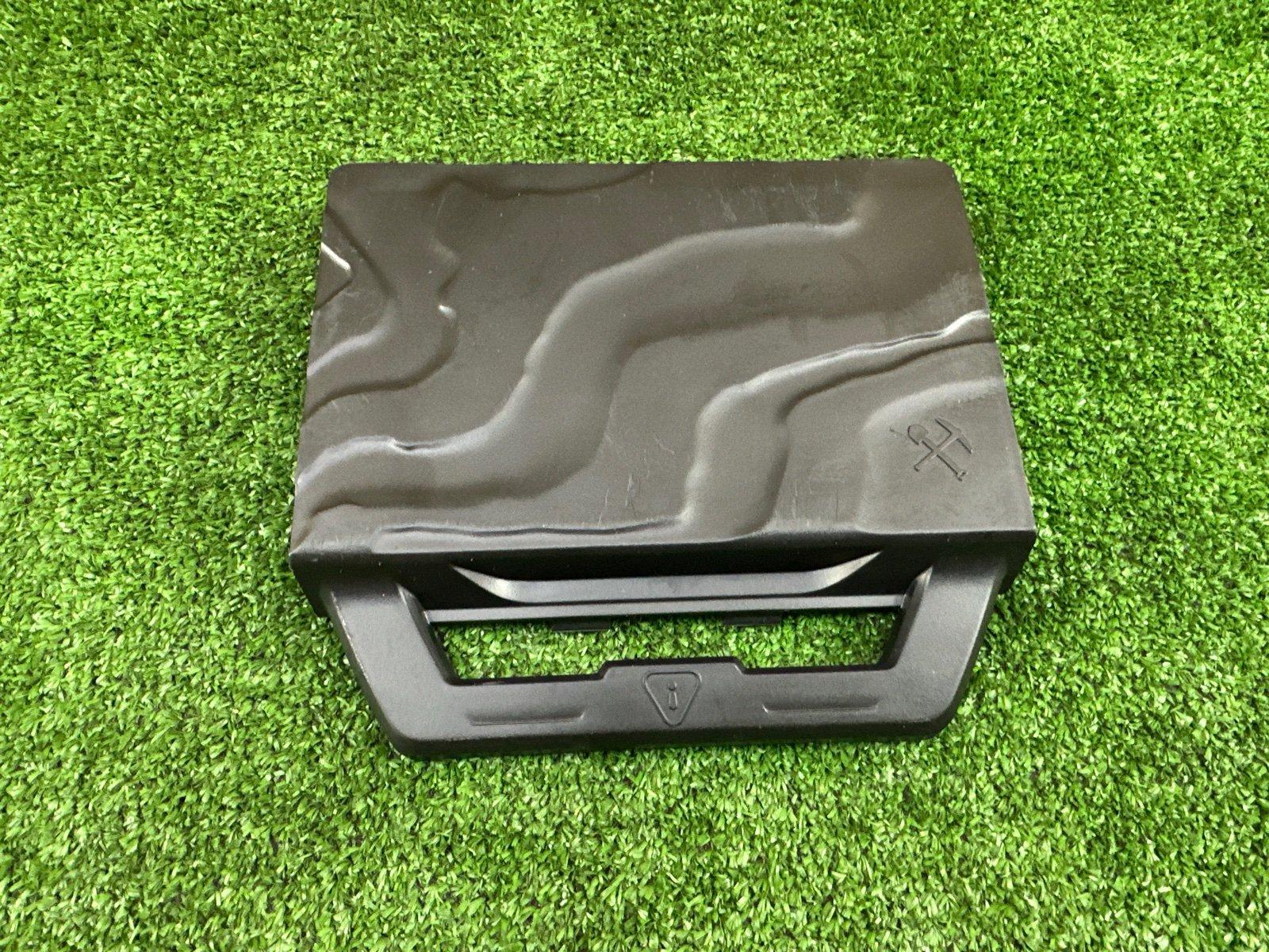Крышка бачка стеклоомывателя Wrangler Sahara 2023 JL 3BA-JL20L