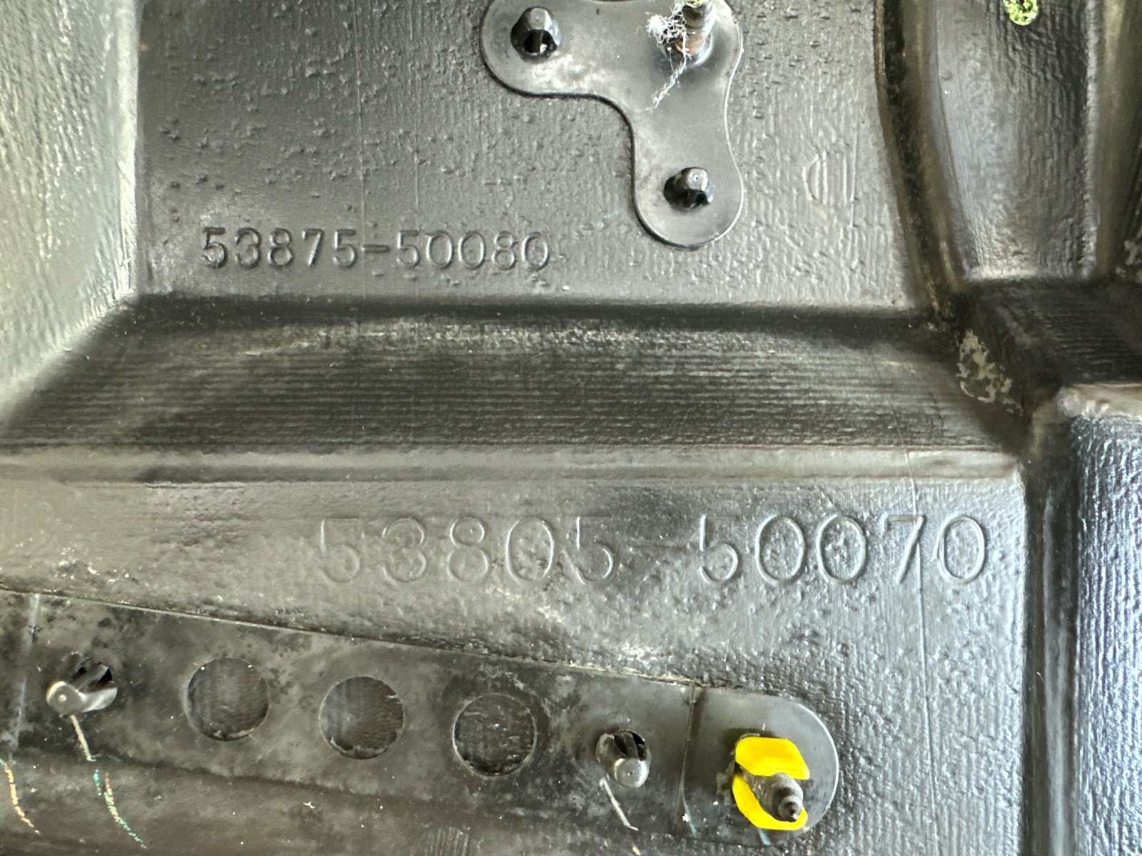 Подкрылок передний правый LS600HL 2013 UVF46 2UR-FSE Подкрылок передний правый LS600HL 2013 UVF46 2UR-FSE