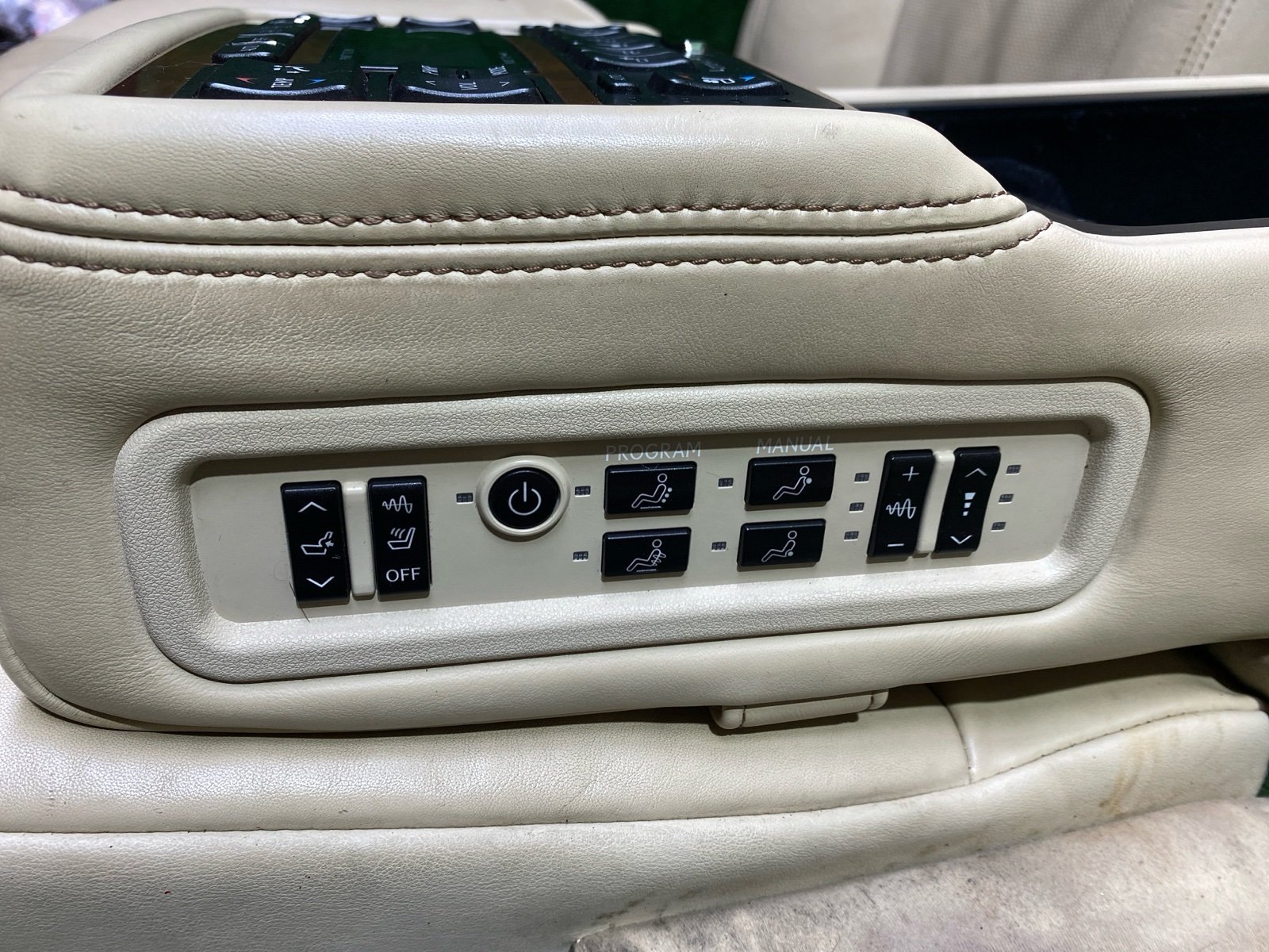 Сиденье комплект LS600HL 2013 UVF46 2UR-FSE
