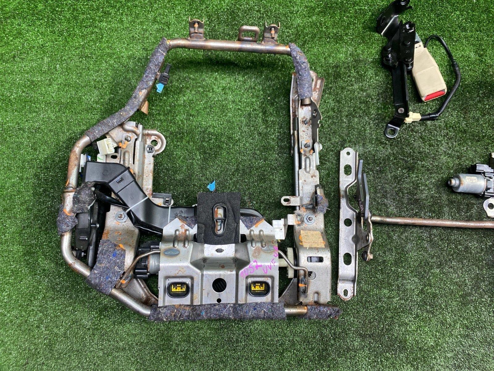 Сиденье комплект LS600HL 2013 UVF46 2UR-FSE