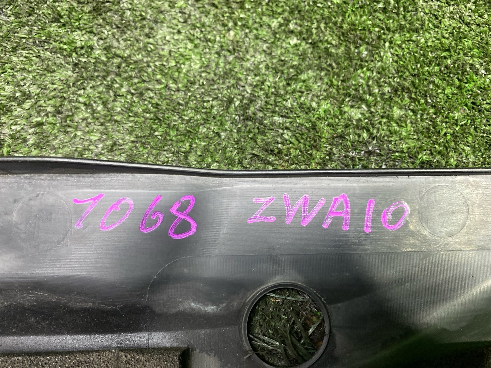 Накладка замка капота CT200H 2011 CT200H 2ZR-FXE