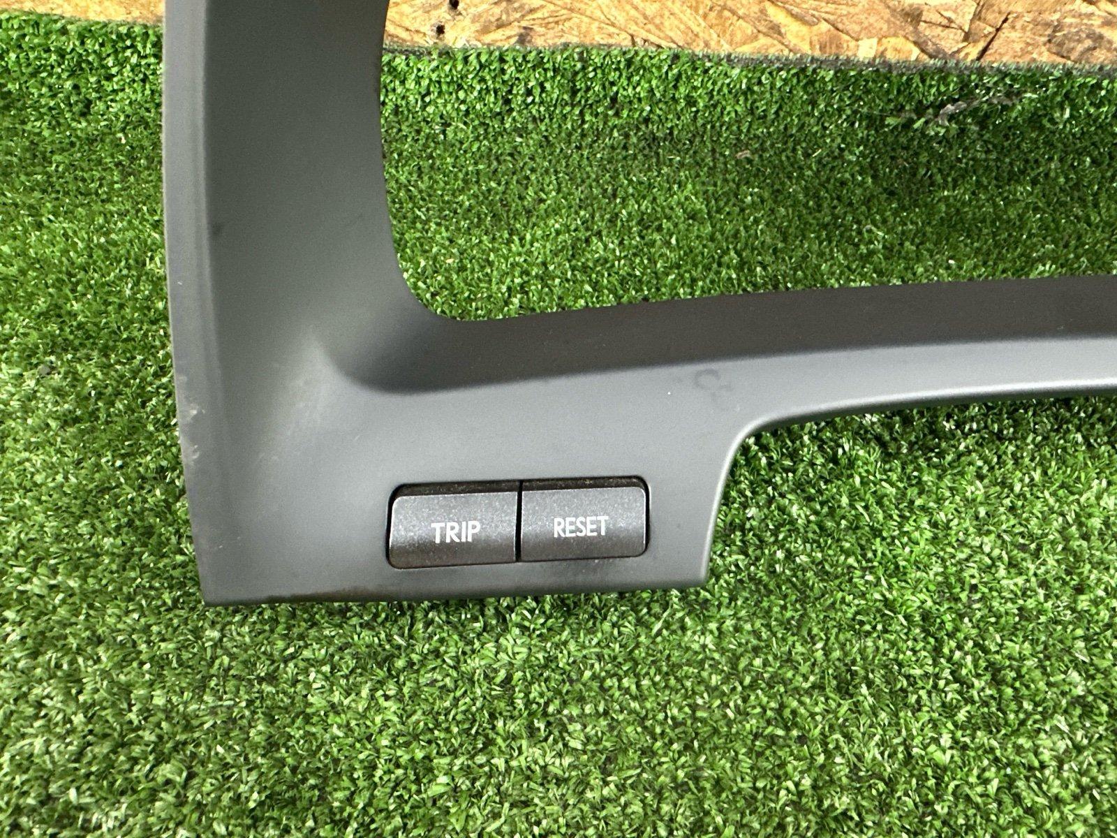 Рамка спидометра LS600HL 2013 UVF46 2UR-FSE
