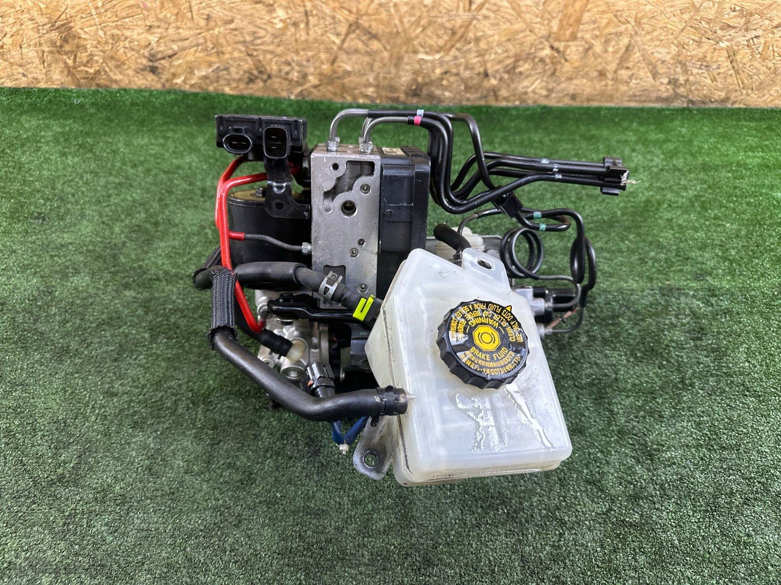 Блок ABS LS600HL 2013 UVF46 2UR-FSE