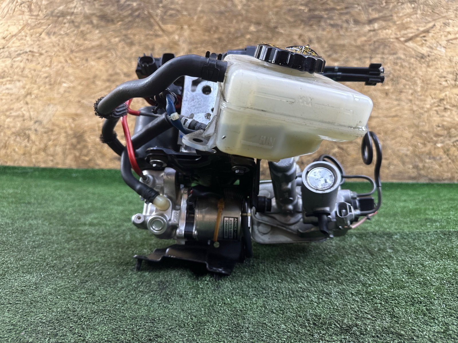 Блок ABS LS600HL 2013 UVF46 2UR-FSE