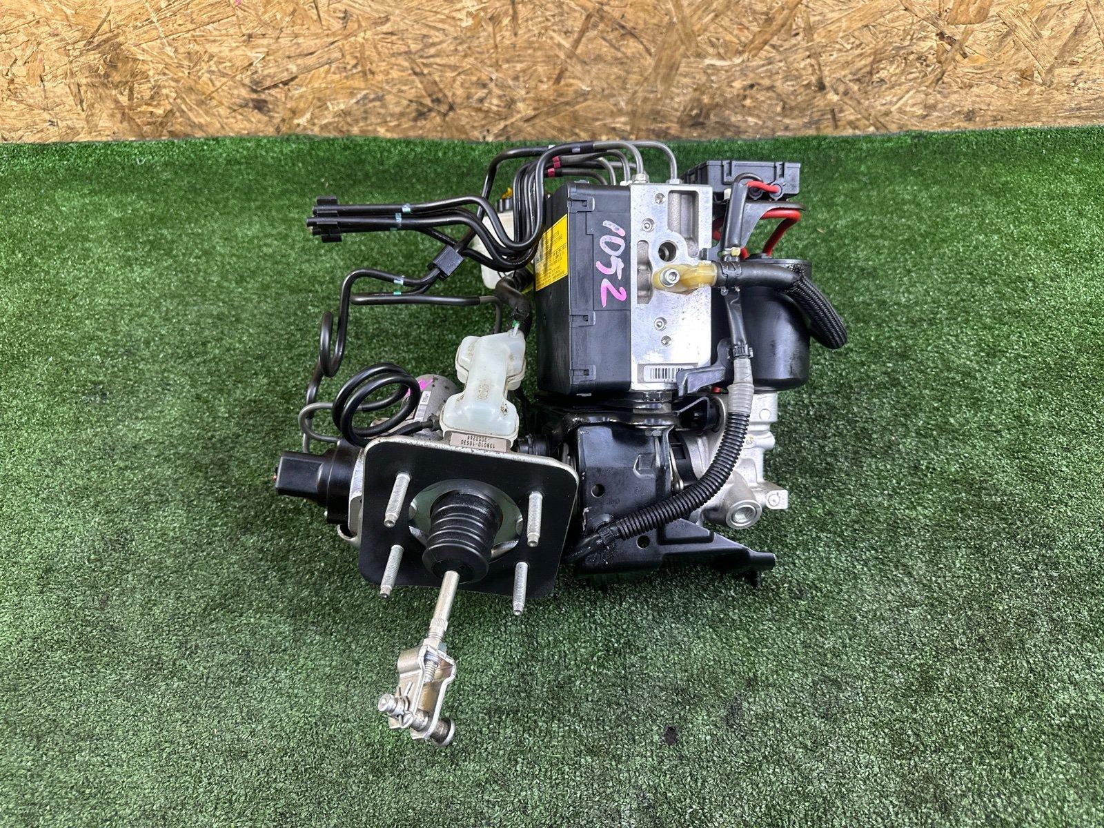 Блок ABS LS600HL 2013 UVF46 2UR-FSE