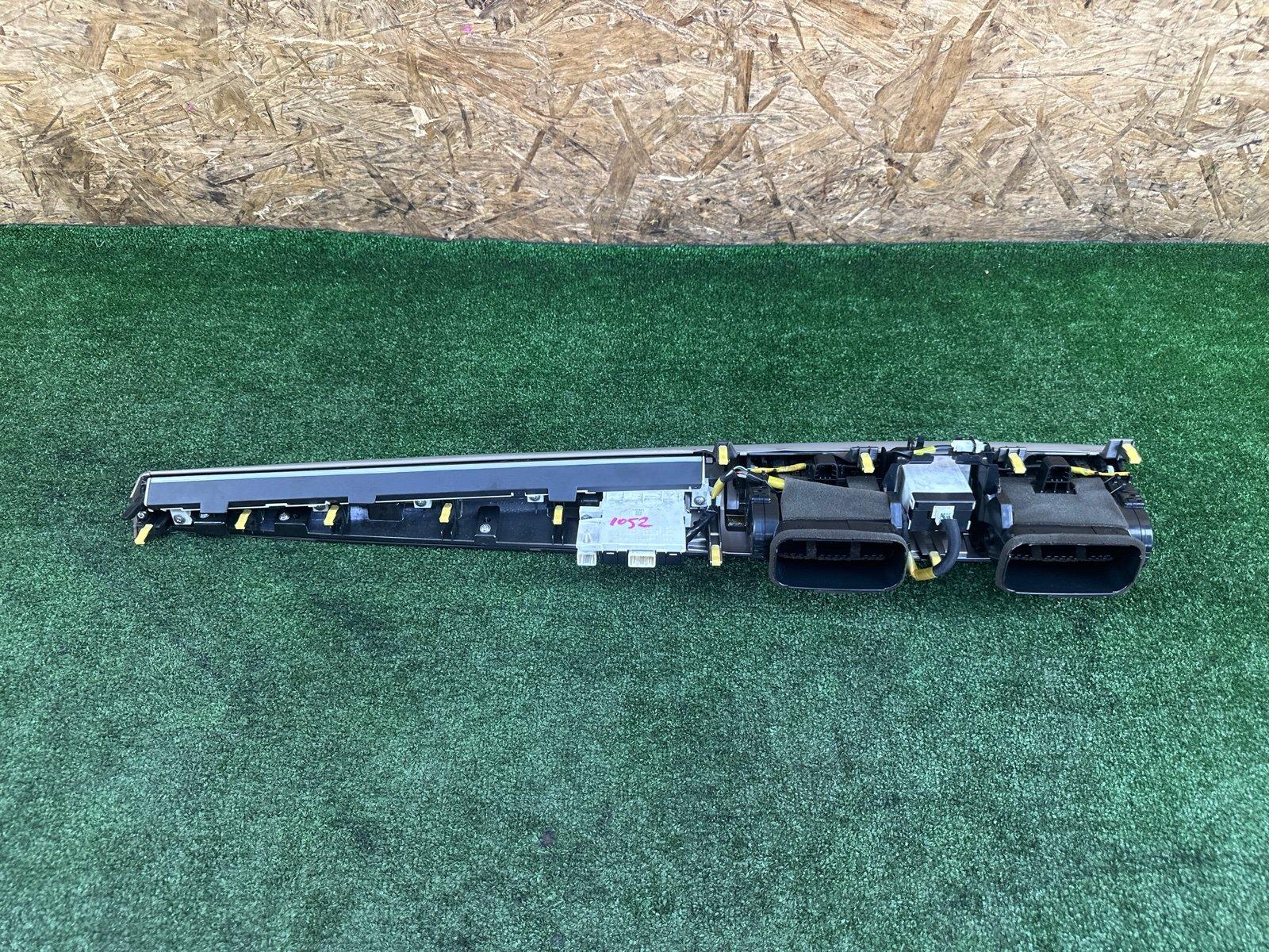 Накладка на торпедо LS600HL 2013 UVF46 2UR-FSE