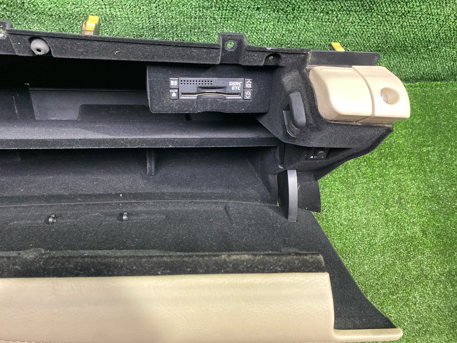 Бардачок LS600HL 2013 UVF46 2UR-FSE