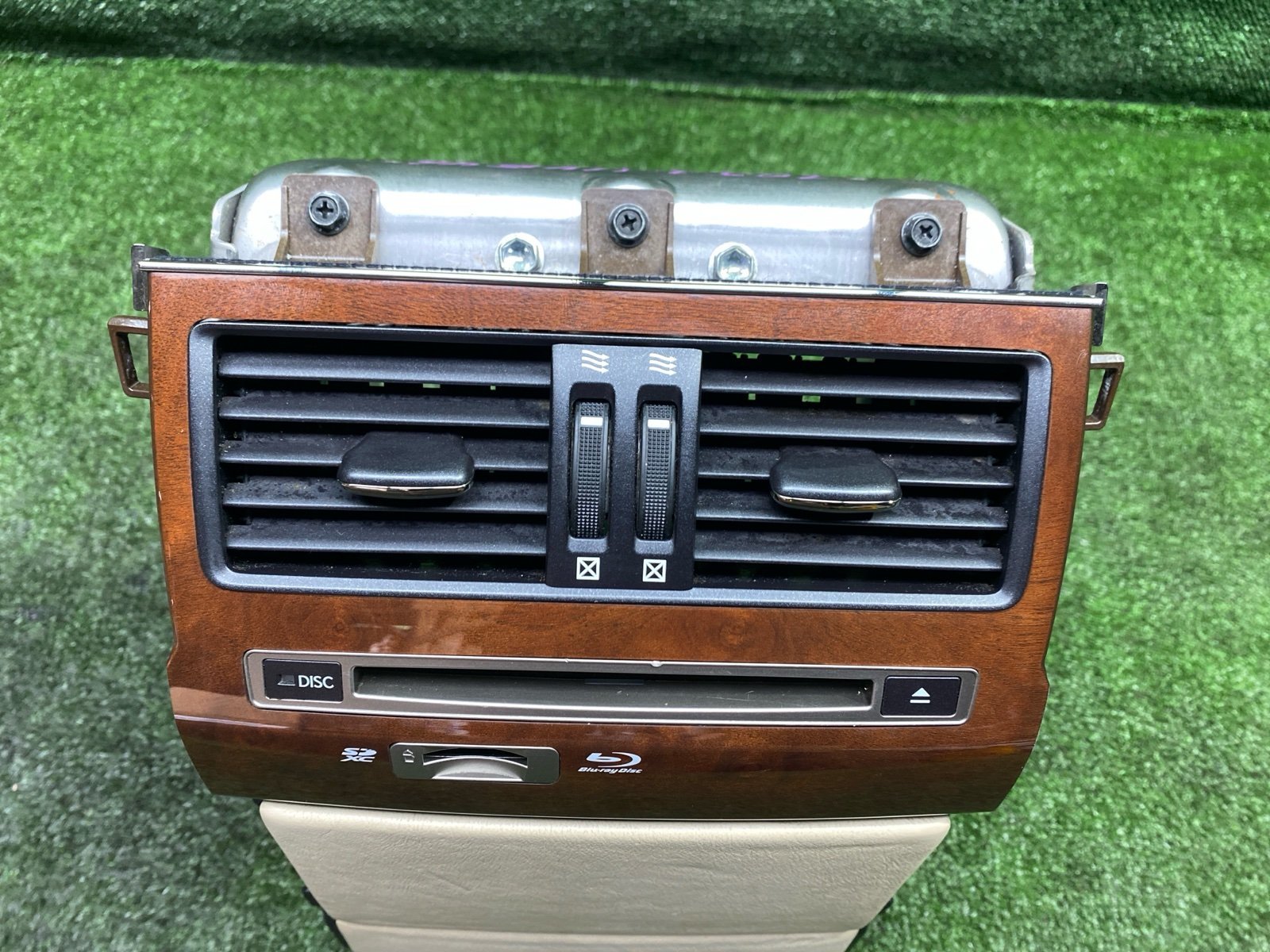 Консоль между сидений LS600HL 2013 UVF46 2UR-FSE