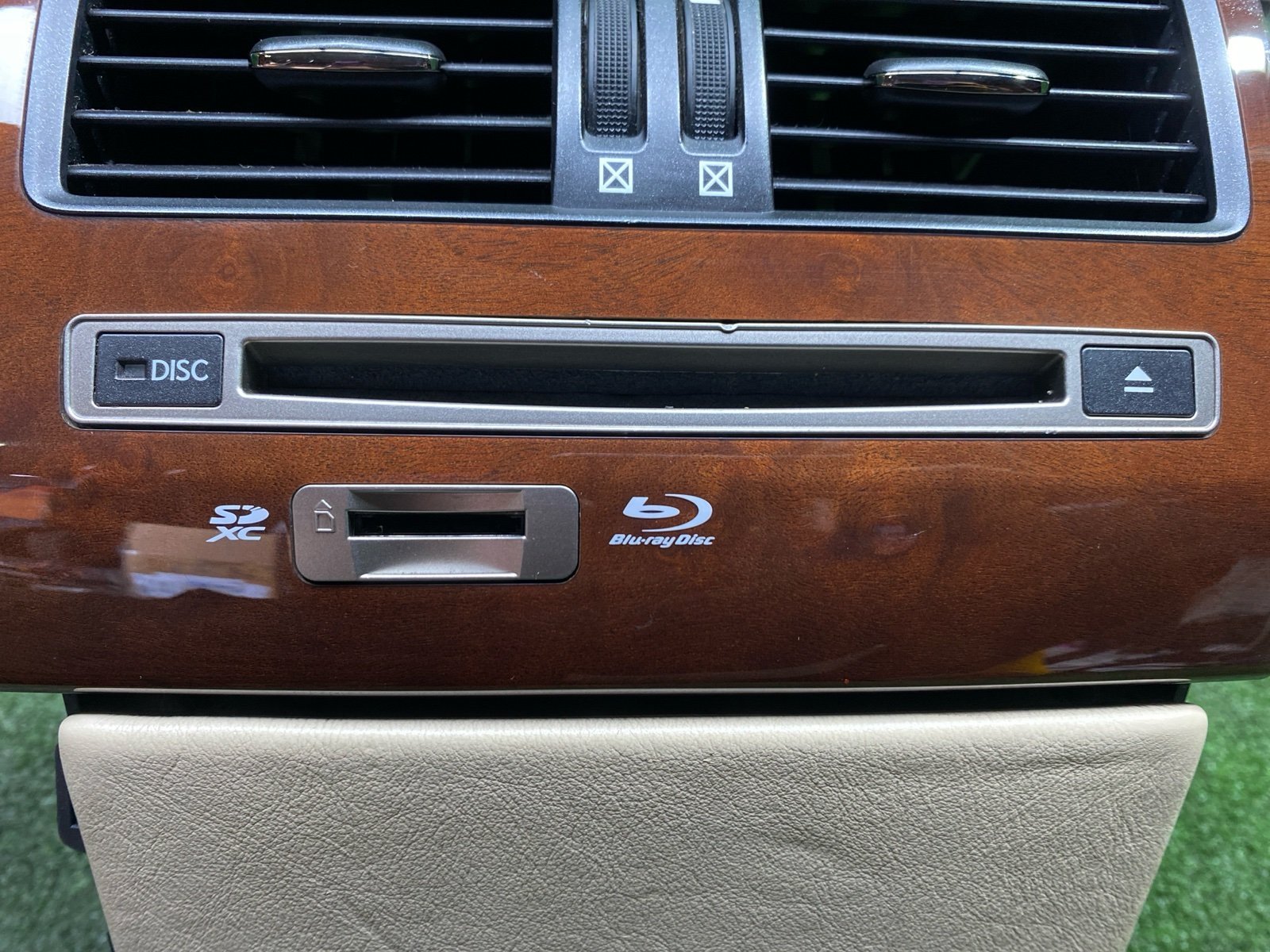 Консоль между сидений LEXUS LS600HL UVF46 2UR-FSE
