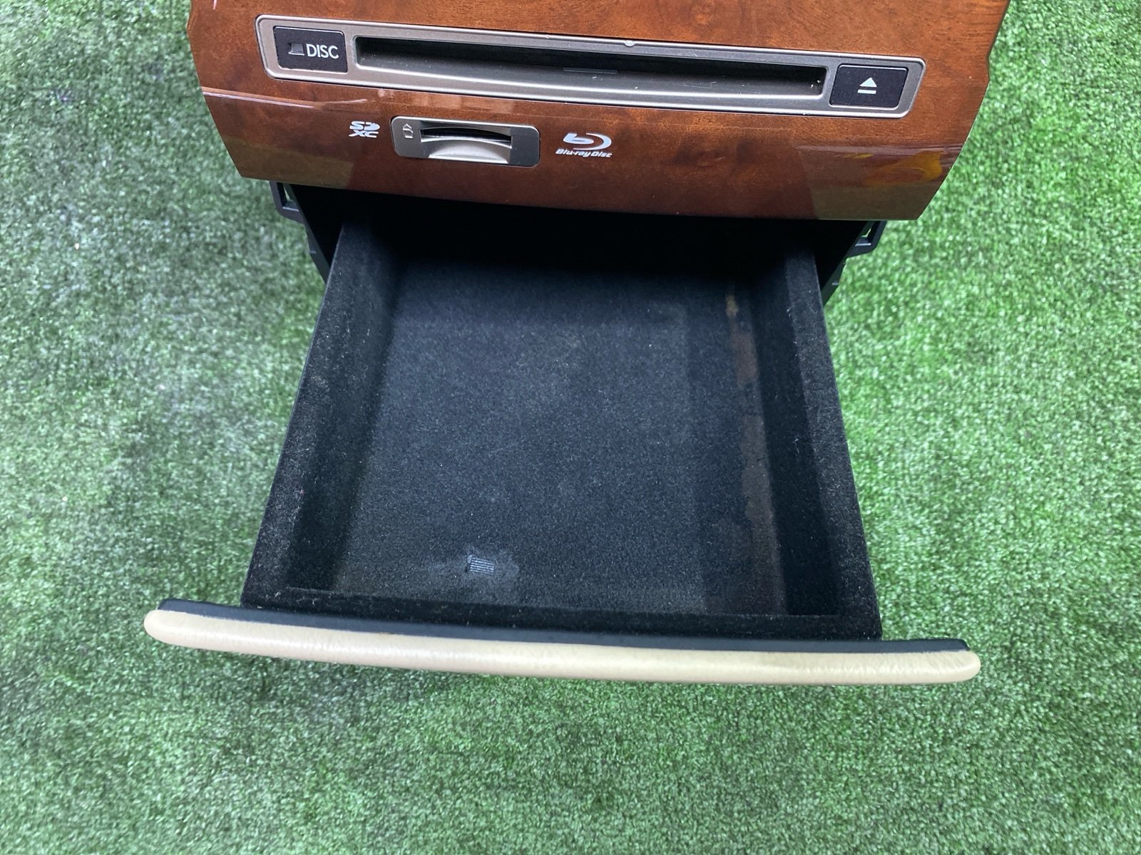 Консоль между сидений LS600HL 2013 UVF46 2UR-FSE