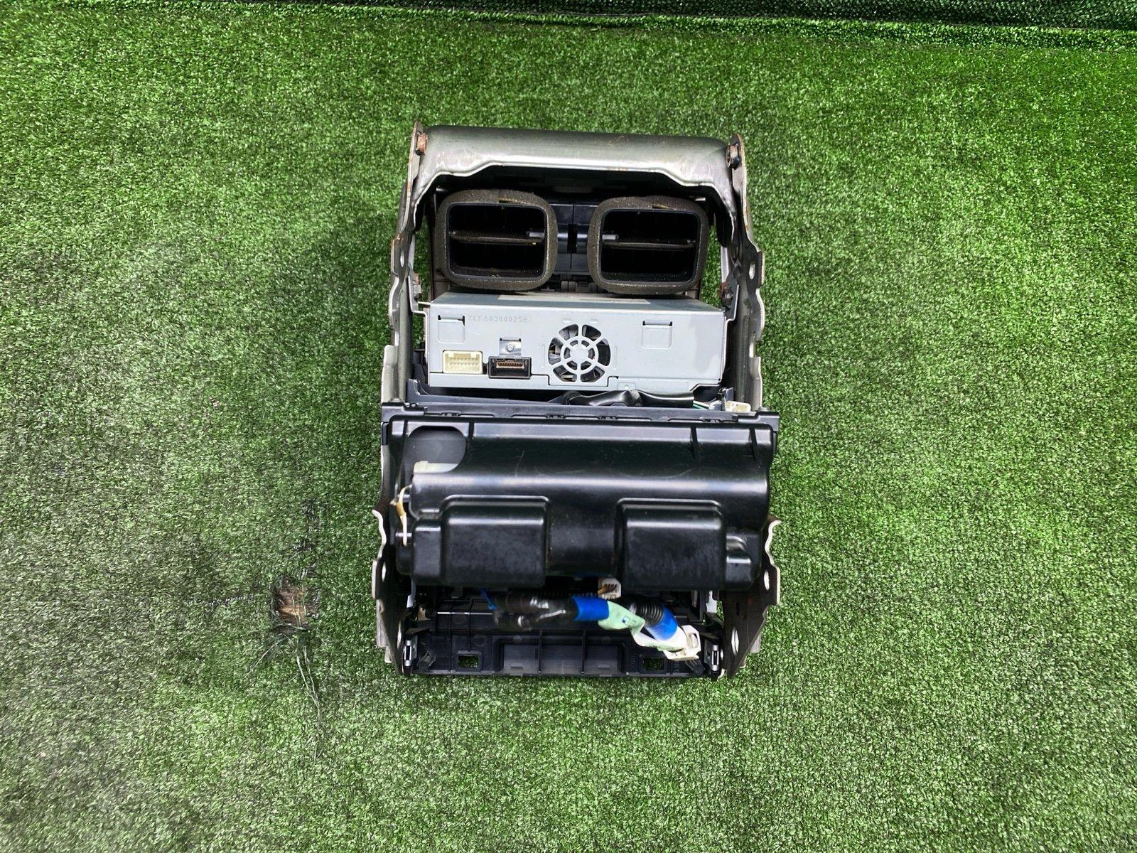 Консоль между сидений LS600HL 2013 UVF46 2UR-FSE