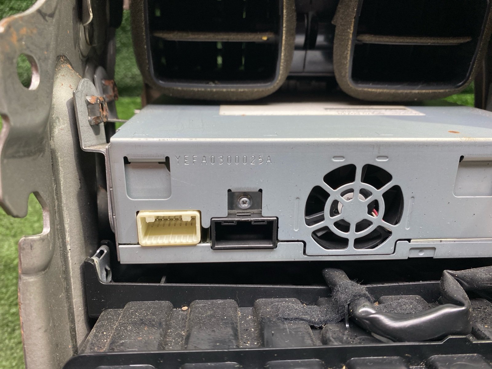 Консоль между сидений LS600HL 2013 UVF46 2UR-FSE