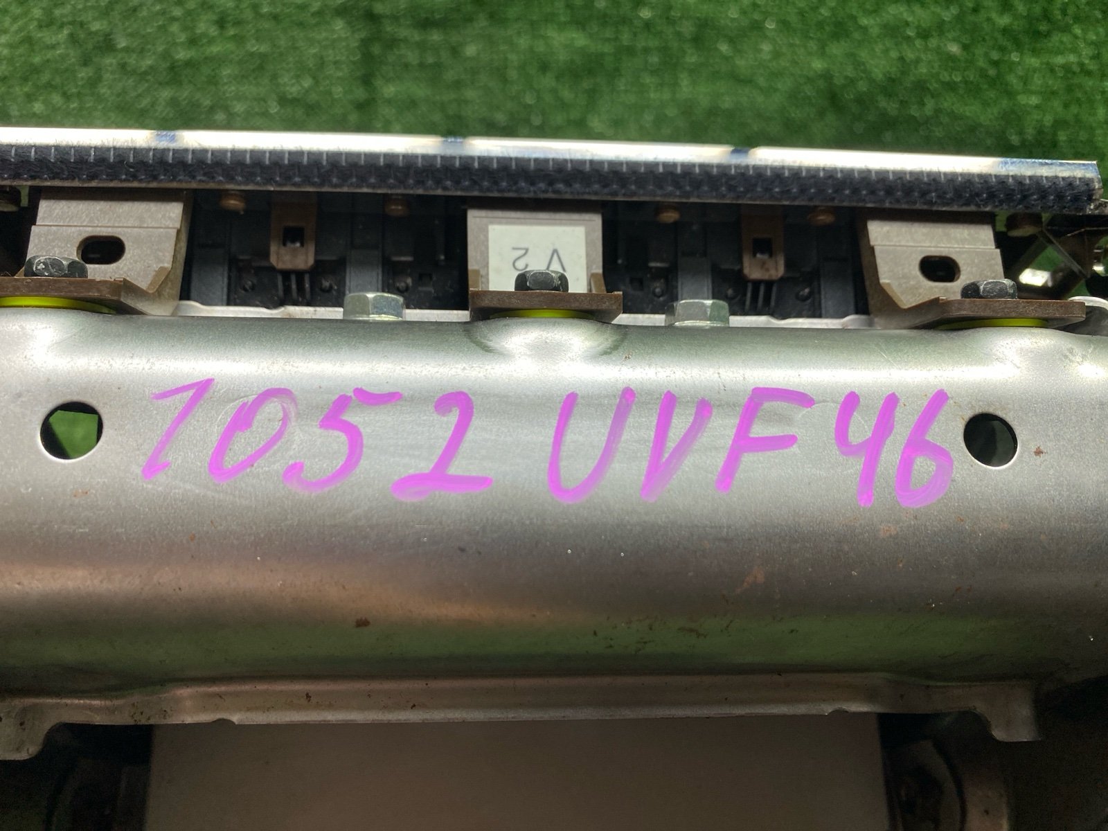 Консоль между сидений LS600HL 2013 UVF46 2UR-FSE