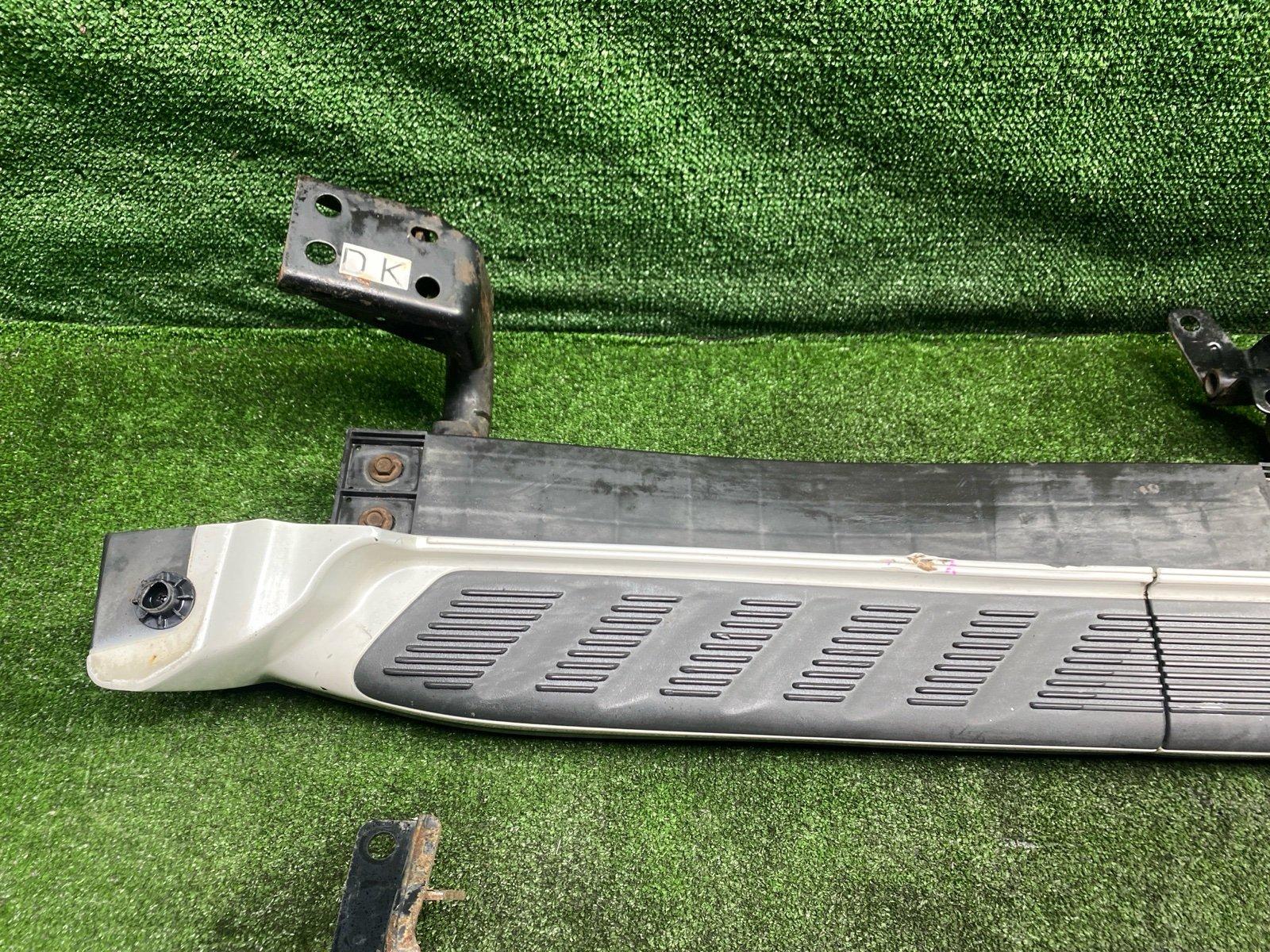 Подножка TERRANO REGULUS 2000 JLR50 VG33E