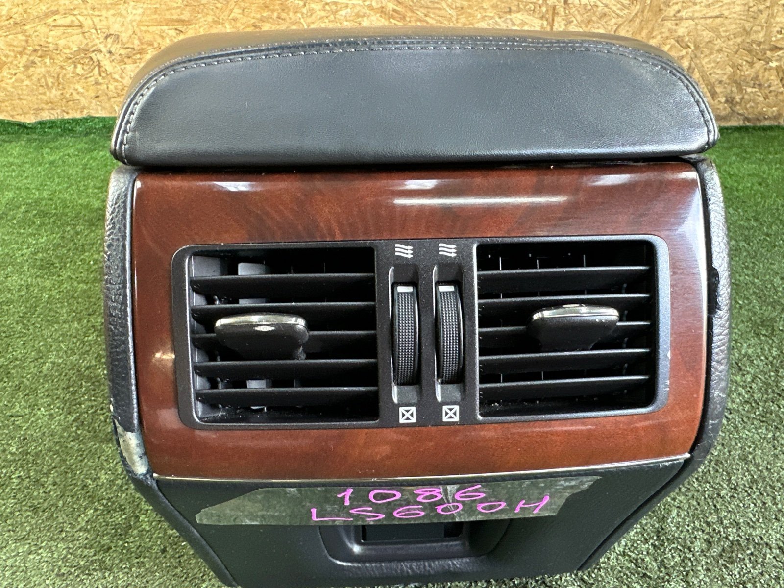 Бардачок между сиденьями LEXUS LS600H UVF45 2URFSE