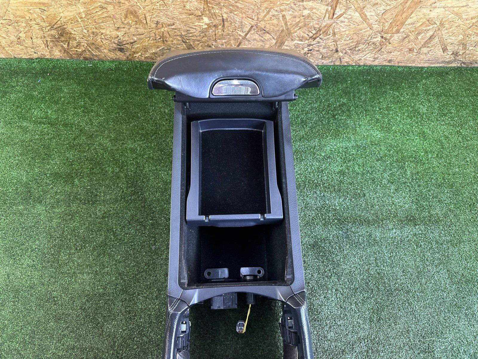 Бардачок между сиденьями LS600H 2012 UVF45 2URFSE
