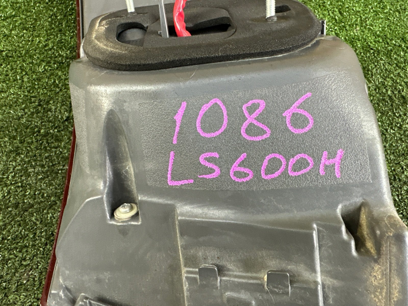 Стоп-сигнал левый LS600H 2012 UVF45 2URFSE