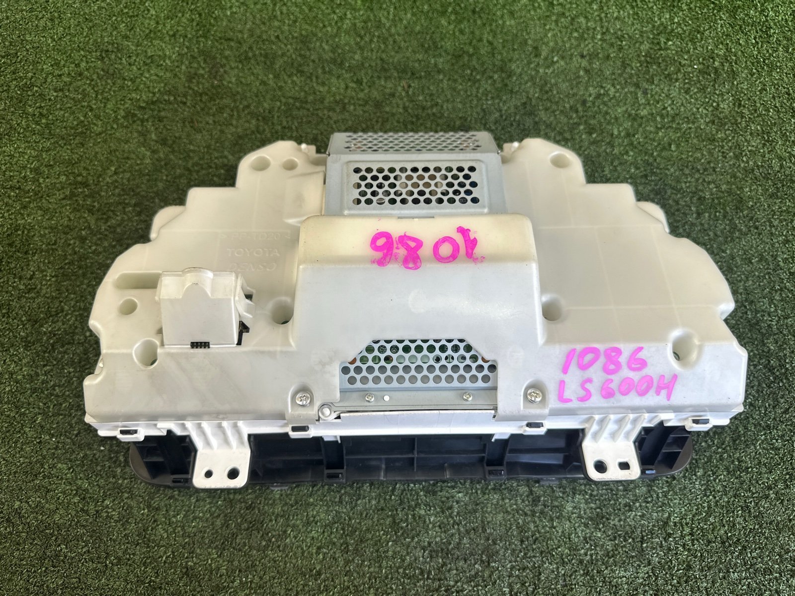 Спидометр LS600H 2012 UVF45 2URFSE Спидометр LS600H 2012 UVF45 2URFSE