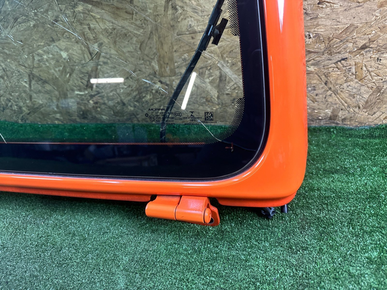 Стекло лобовое JEEP Wrangler Sahara JL 3BA-JL20L Стекло лобовое JEEP Wrangler Sahara JL 3BA-JL20L
