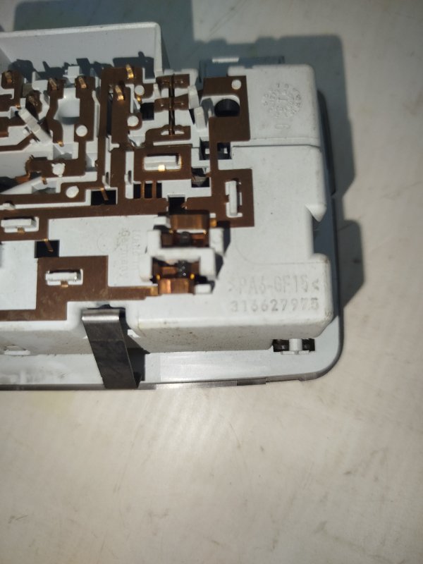 Плафон подсветки салона передний Chevrolet Cruze F16d3
