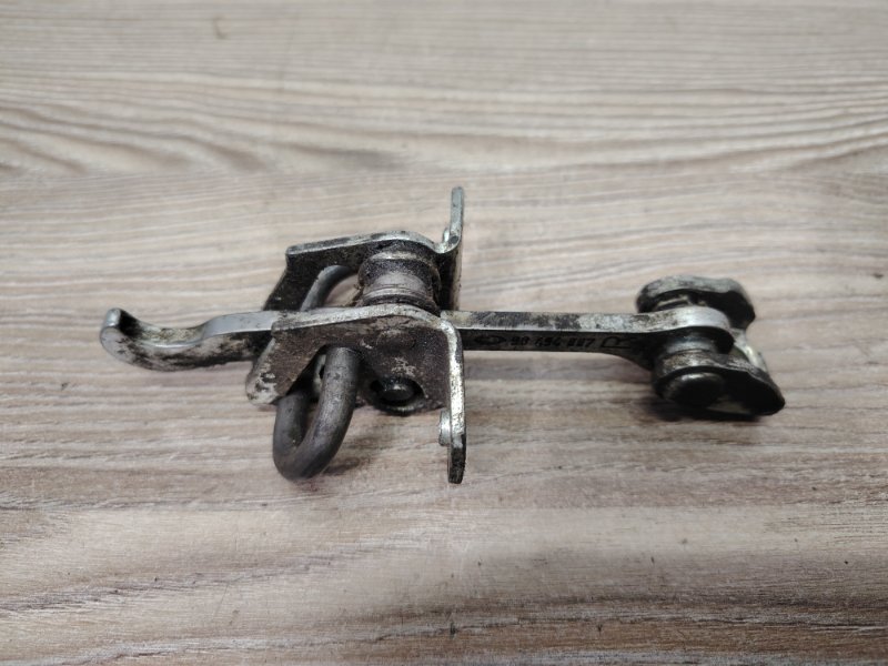 Ограничитель двери задний левый Opel Omega B 2003 25 Z22XE 90494807 контрактная