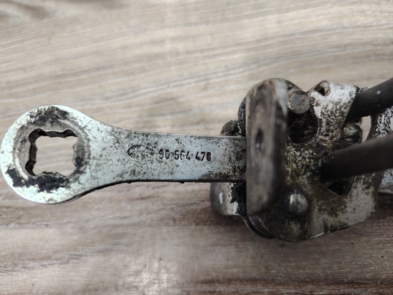 Ограничитель двери передний правый Opel Omega B 25 Z22XE