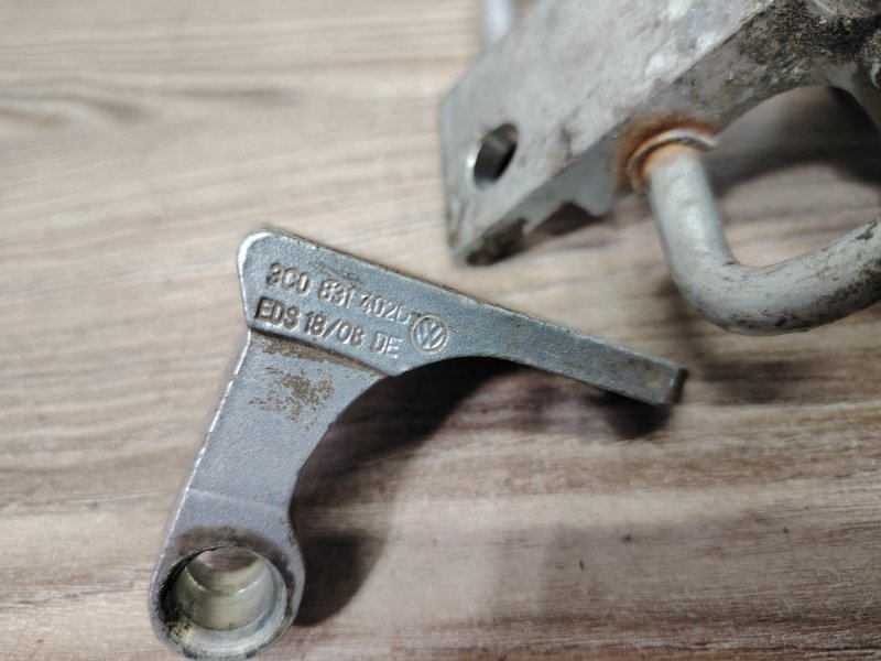 Петля двери передняя правая Passat B6 2008 3C5 CBA