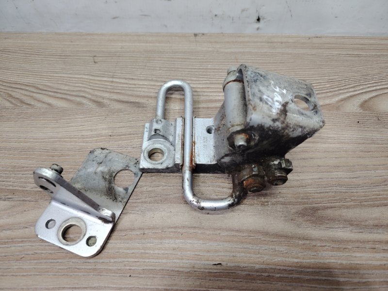 Петля двери задняя левая Volkswagen Passat B6 2008 3C5 CBA 3C9833411A контрактная