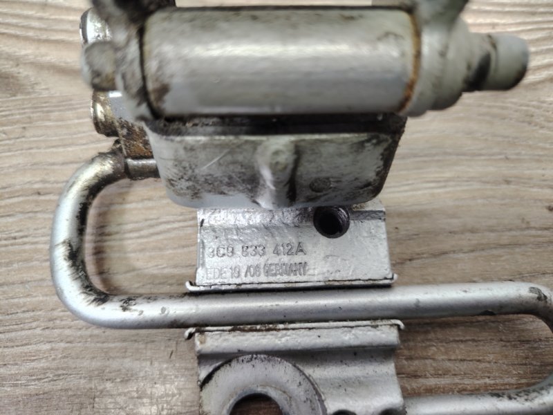 Петля двери задняя правая Passat B6 2008 3C5 CBA Петля двери задняя правая Passat B6 2008 3C5 CBA