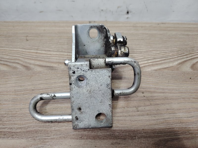 Петля двери задняя правая Passat B6 2008 3C5 CBA Петля двери задняя правая Passat B6 2008 3C5 CBA